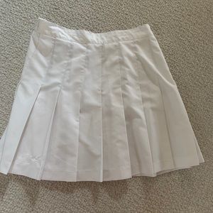 Head pleated white tennis skirt